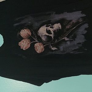 Skull and Flower T-shirt Good Pre-loved condition